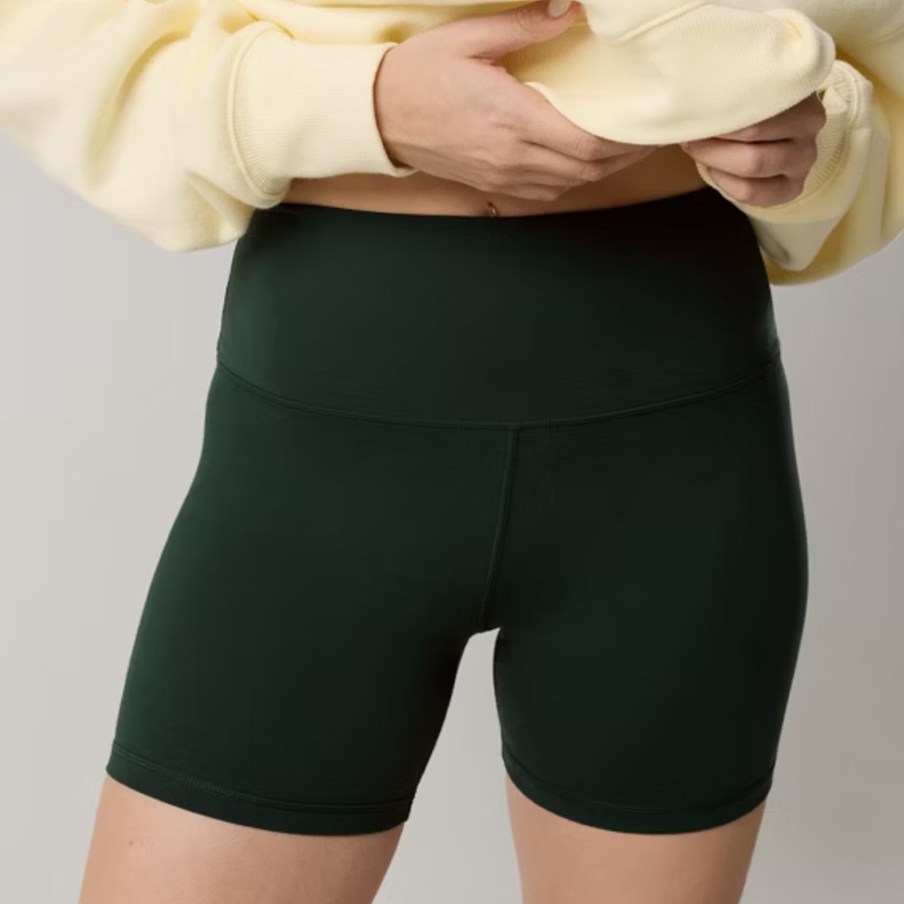 OFFLINE Aerie The Hugger 5" Bike Short
